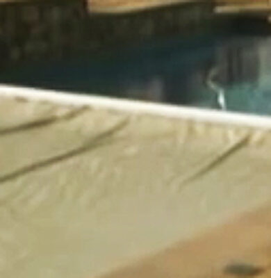 Pool_cover_in_winter